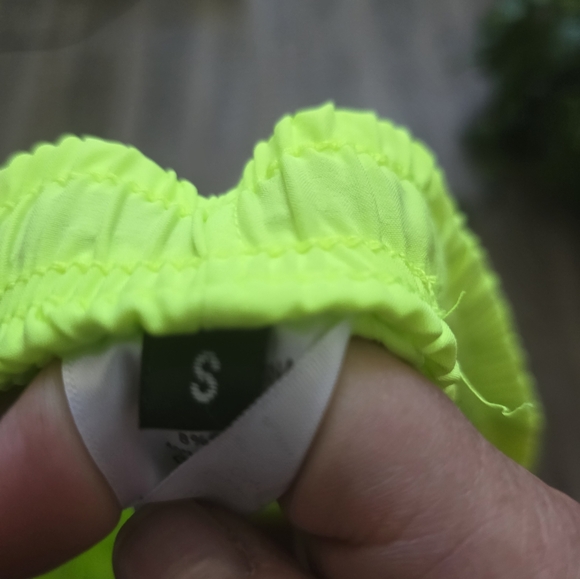 Neon yellow pulling shorts boys size small - Picture 2 of 2